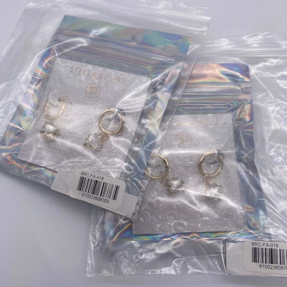 NWT Stella & Ruby Clear Square Crystal Drop Huggie Earrings - Picture 10 of 11